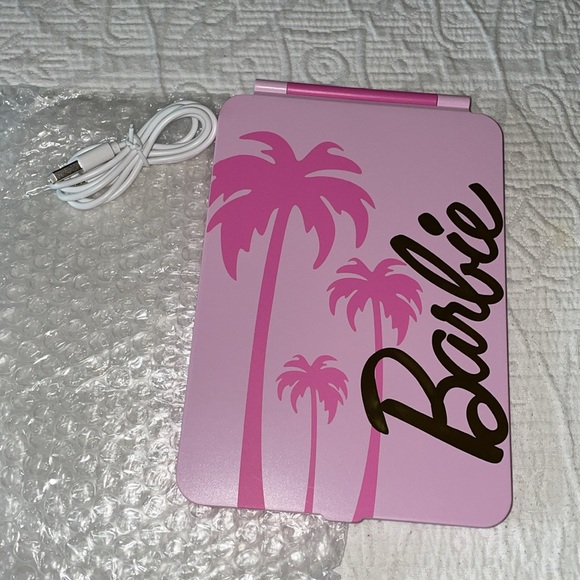 Makeup - Picture 3 of 5